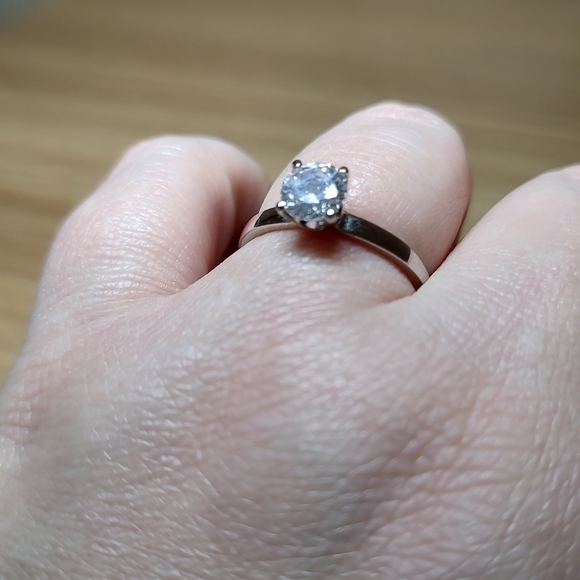 Cubic Zirconia Silver Ring Size 10 Simple  & Elegant Jewelry Women - Picture 3 of 4